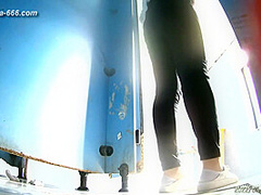 chinese girls go to toilet.296