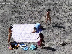 peeping Naturist Beach.40