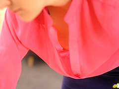 Gracie in Downblouse Voyeur - DownblouseJerk