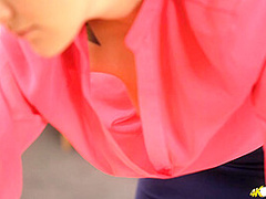 Gracie in Downblouse Voyeur - DownblouseJerk