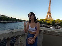 Une Jolie Russe Se Fait Defoncer Dans Une Limousine Et En Anal Durant Son Casting Pour Etre Recrutee