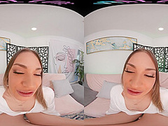 Hawaiian bombshell masturbates for you in virtual reality