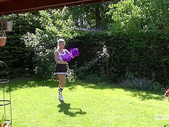 Kleine Cheerleaderin Anal Benutzt Und Reingespritzt