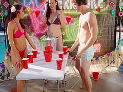 Mina Luxx - Gets Wet And Wild With The Hottest Babes In The World 10 Min