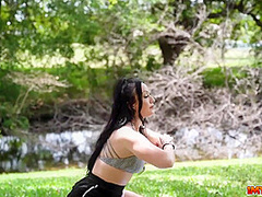 Peter Stretched Milf Pussy Lips With Jennifer S