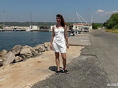 Outdoors fuck for the young Melany