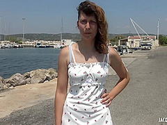 Outdoors fuck for the young Melany