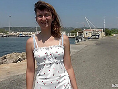 Outdoors fuck for the young Melany