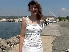 Outdoors fuck for the young Melany