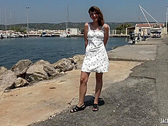 Outdoors fuck for the young Melany