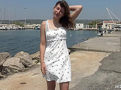 Outdoors fuck for the young Melany
