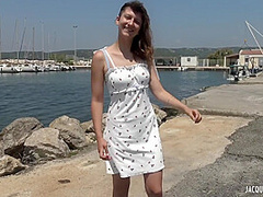 Outdoors fuck for the young Melany