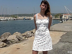 Outdoors fuck for the young Melany