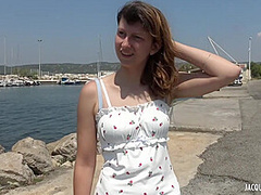 Outdoors fuck for the young Melany