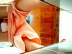 chinese girls go to toilet.299