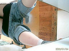 chinese girls go to toilet.299