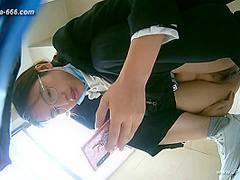 chinese girls go to toilet.298