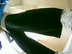 chinese girls go to toilet.298