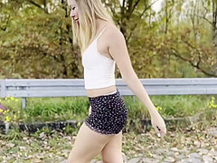 Lia-fox - Autobahn Schlampe Bietet Sich Offentlich Autofahrern Fur Creampie