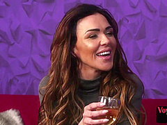 Voyeur busty MILF rubbing pussy n watching guy while wanking