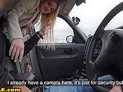 Amateur taxi bigass babe in pantyhose gets banged outdoor