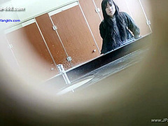 chinese girls go to toilet.300