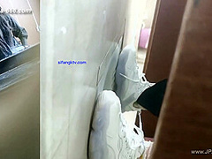 chinese girls go to toilet.300