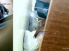 chinese girls go to toilet.300