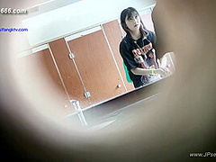 chinese girls go to toilet.300