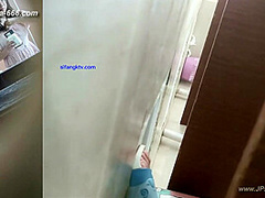 chinese girls go to toilet.300