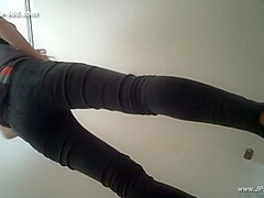 chinese girls go to toilet.301