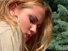 Superb Blondie Gets Muff Pumped Outdoors