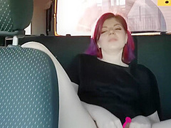 Progulka Po Lesoparku S Vibratorom Distancionnogo Upravleniya I Masturbaciya V Mashine Na Parkovke