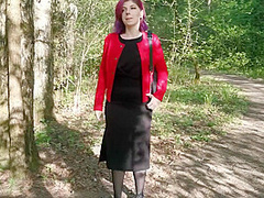 Progulka Po Lesoparku S Vibratorom Distancionnogo Upravleniya I Masturbaciya V Mashine Na Parkovke