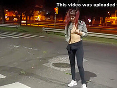 Colorada Caliente Desnudandose En Publico Y Masturbandose En Una Ypf