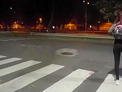 Colorada Caliente Desnudandose En Publico Y Masturbandose En Una Ypf