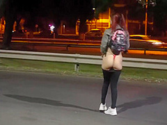 Colorada Caliente Desnudandose En Publico Y Masturbandose En Una Ypf