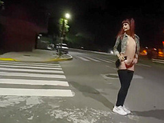 Colorada Caliente Desnudandose En Publico Y Masturbandose En Una Ypf