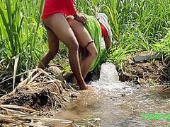 Komal Khuleaam Ganne Ke Khet Mein Apni Chut Dho Rahi Thi