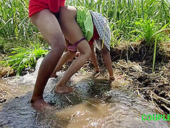 Komal Khuleaam Ganne Ke Khet Mein Apni Chut Dho Rahi Thi