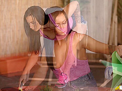 Kelli Smith in Cleavage In The Garden - DownblouseJerk