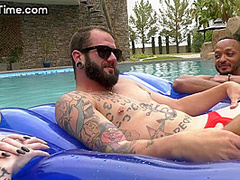 Bisexual nympho dudes fuck nympho bae in 3some outdoor