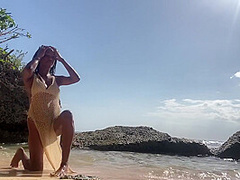 Vacation Squirt In The Paradise