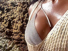 Vacation Squirt In The Paradise