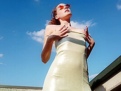 Guinevere Huney - Sexy On The Roof Backstage In 4k