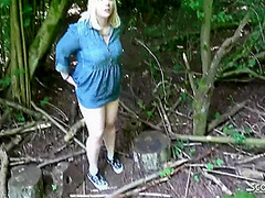 Kurvige Deutsche Studentin Beim Pinkeln Im Park Erwischt Und Im Dreier Gefickt 12 Min