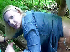 Kurvige Deutsche Studentin Beim Pinkeln Im Park Erwischt Und Im Dreier Gefickt 12 Min