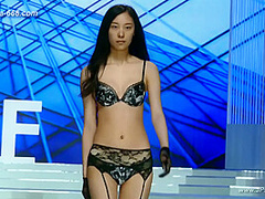Chinese model in sexy lingerie show.18