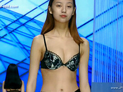 Chinese model in sexy lingerie show.18