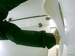 chinese girls go to toilet.303